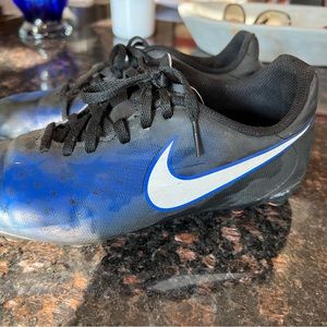 Size 5 youth Nike soccer cleats.